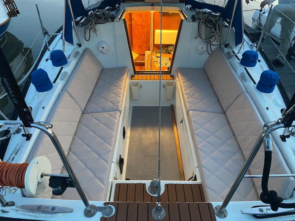 Bateau-hôtel Charming Sailboat *