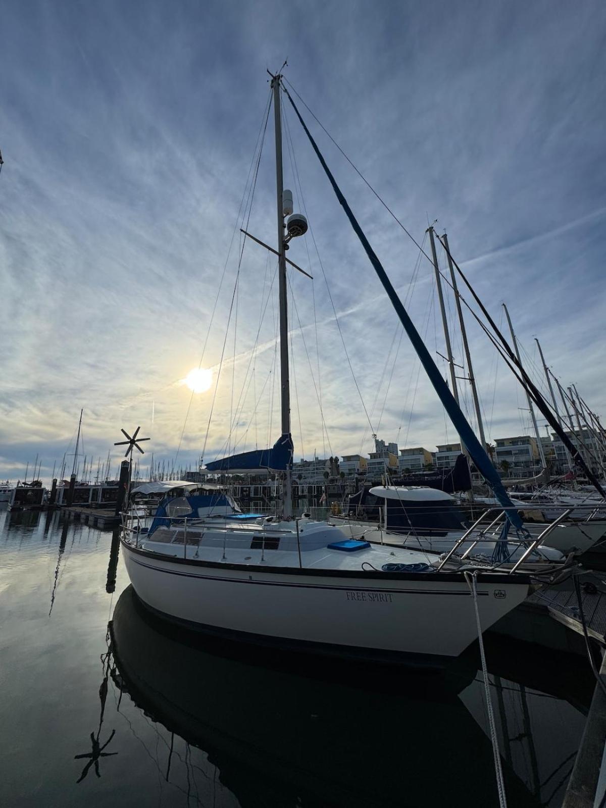 Bateau-hôtel Charming Sailboat